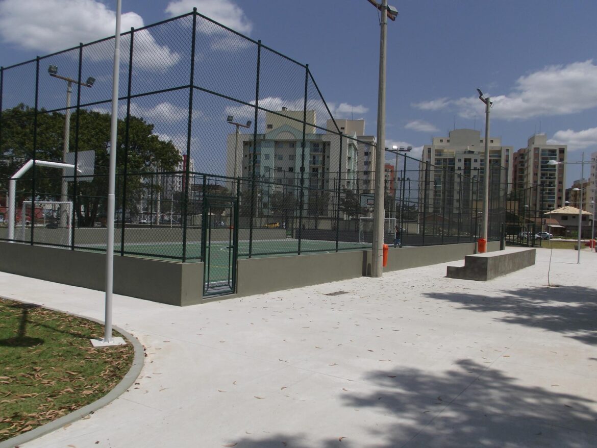Quadra da Praça Nilze Mendes em Jardim Camburi será coberta