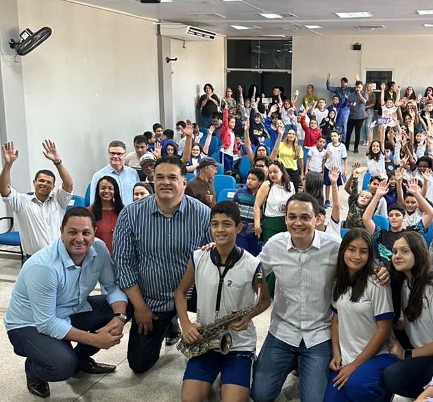 Emef Elzira Vivacqua dos Santos em Jardim Camburi recebe nova rede elétrica e climatização