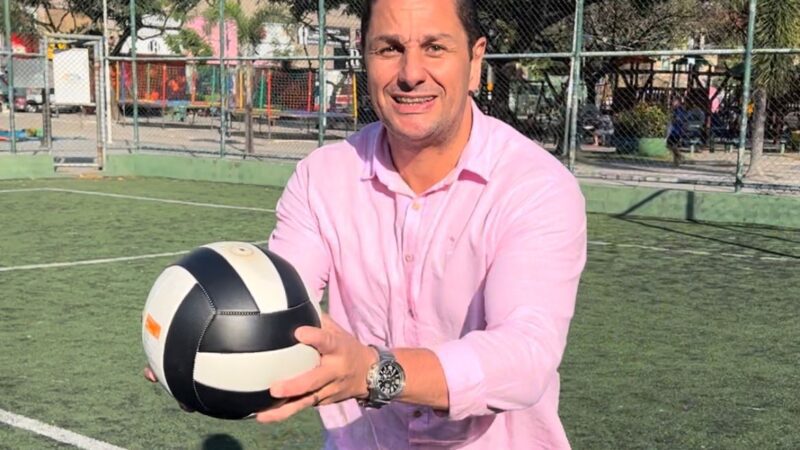 Escolinha de futebol de campo gratuita em Jardim Camburi