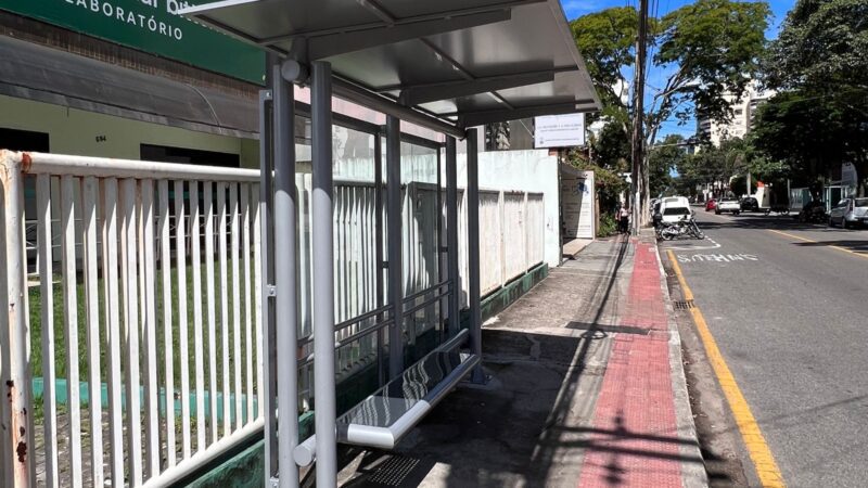 Jardim Camburi recebe novos abrigos nos pontos de ônibus