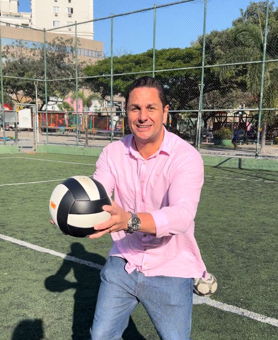 Escolinha de futebol de campo gratuita em Jardim Camburi